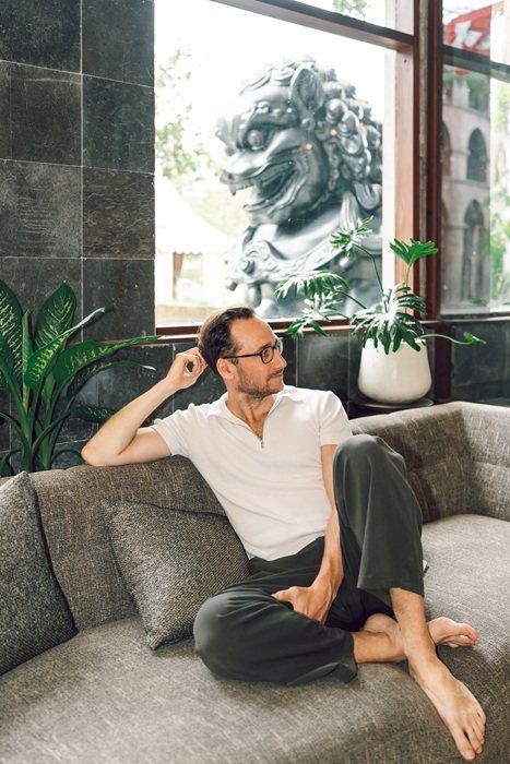 When people talk about time-travel, they worry about radically changing the present by doing something small: Changing your future relationship. Jan-Willem van der Heiden, relationship coach