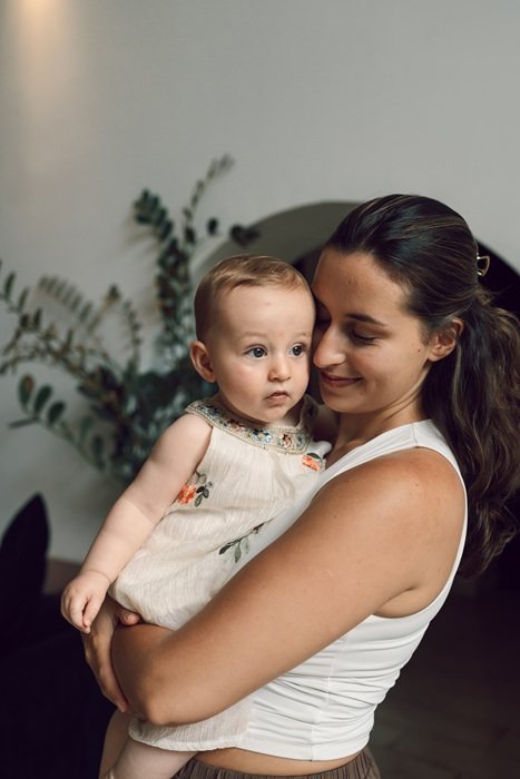 I asked my wife what made her feel safest in our relationship: What makes a wife feel safe. Jan-Willem's wife with their daughter, with relationship coach Jan-Willem van der Heiden