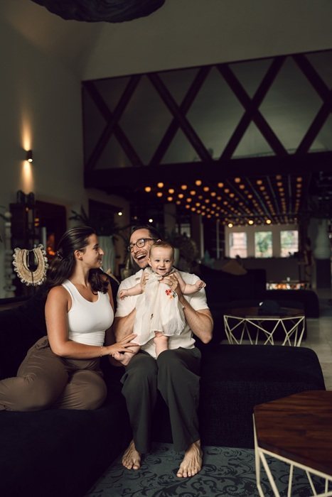 Most people were not taught that their nervous system can lie to them: When your nervous system lies. Jan-Willem van der Heiden with his wife and daughter, with relationship coach Jan-Willem van der Heiden